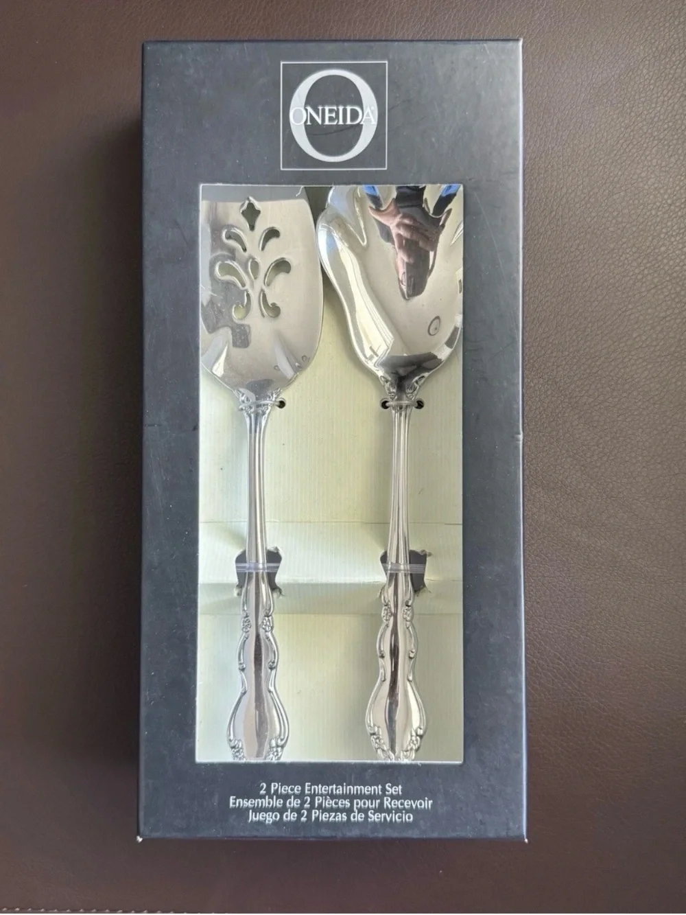 NWT Oneida Silver 2-Piece Entertainment Serving Set - Stainless